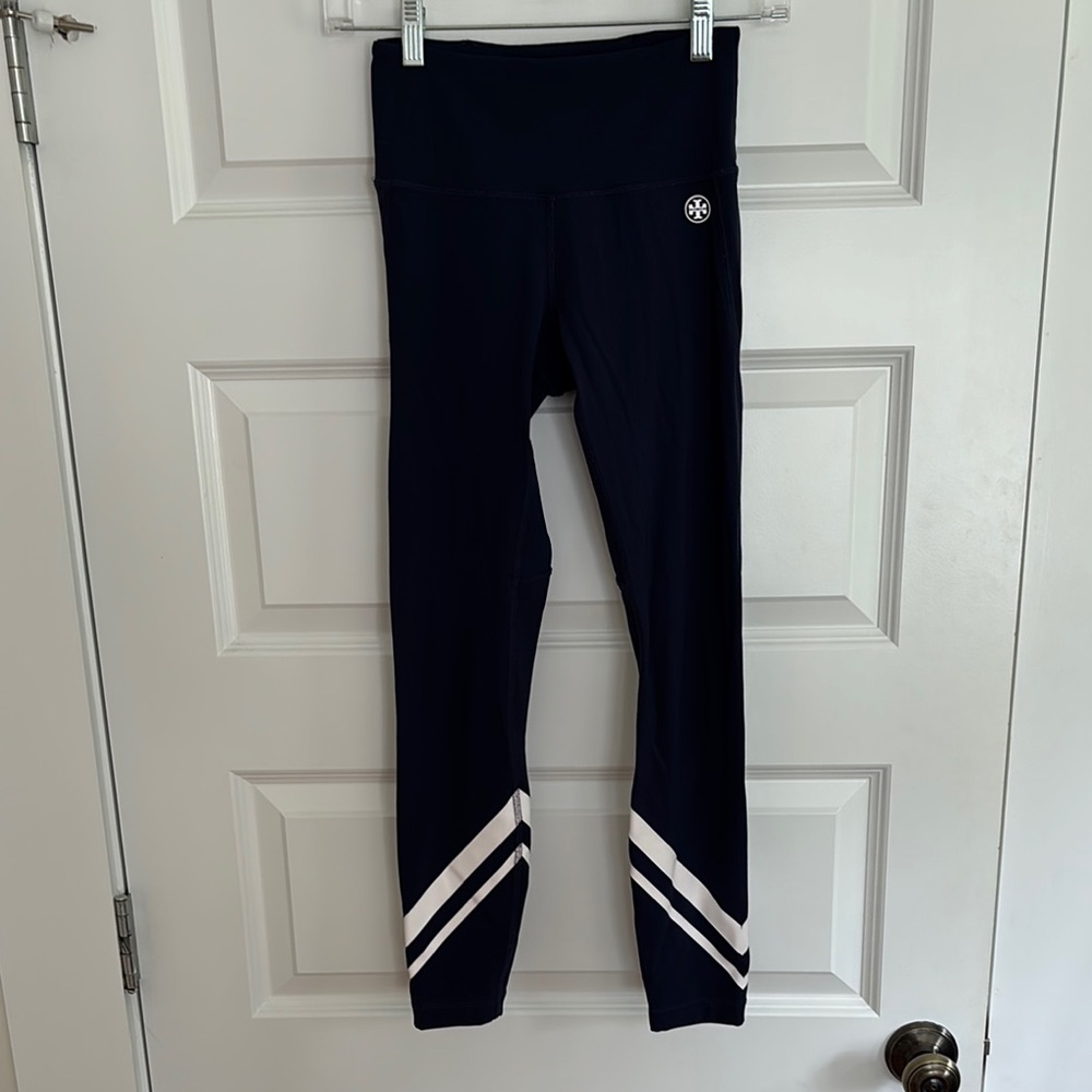 Tory Sport Weightless Chevron Legging in color Tory Navy/Snow White. Size XS